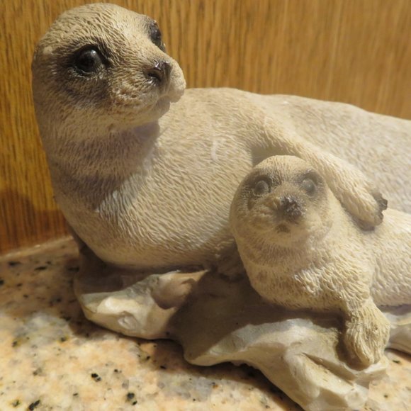 *Vintage* 1991 Castagna SEAL & Pup Resin Figurine (K389) - Picture 5 of 6